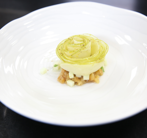 Rose végétale, pomme, céleri et oseille