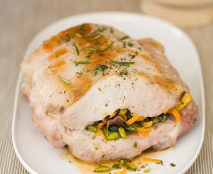 Rôti de porc farci aux pistaches et à l'orange