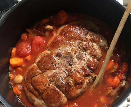 Rouelle de porc à la sauce tomate