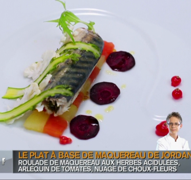 Roulade de maquereau aux herbes acidulées. Arlequin de tomates, nuage de chou-fleur