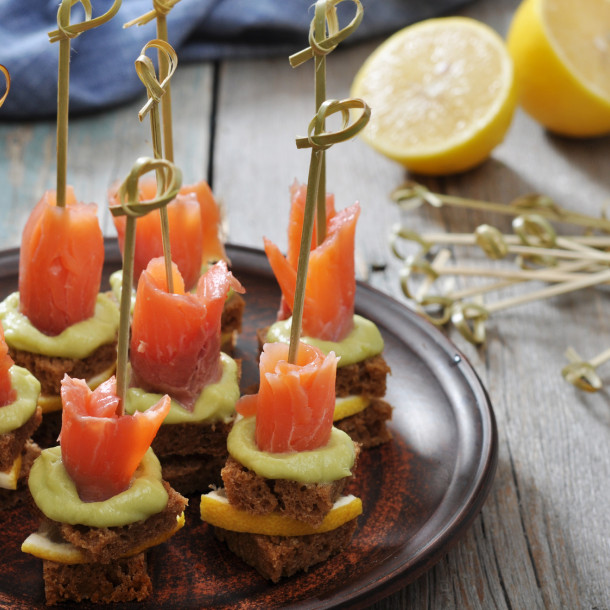 Roulades de saumon fumé à la mousse d'avocat