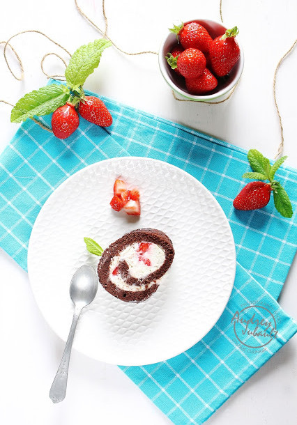 Roulé au chocolat, Fraises & Chantilly-Mascarpone