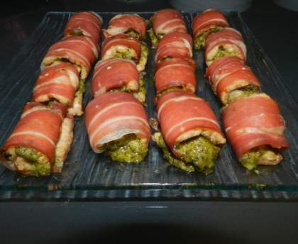 Roulé au jambon de parme, poulet et pesto