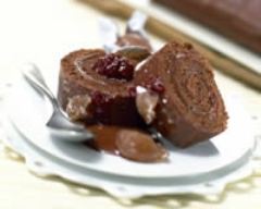 Roulé aux marrons, au chocolat et à la framboise