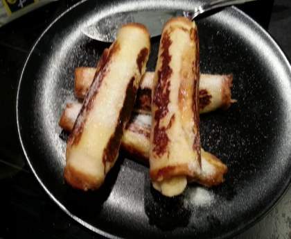 Rouleaux de pain perdu à la banane