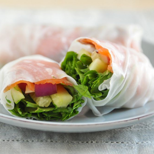Rouleaux de printemps crudités et saumon fumé
