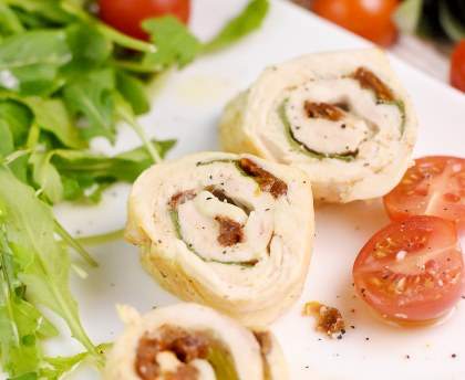 Roulés de poulet mozzarella, tomates séchées et sauge