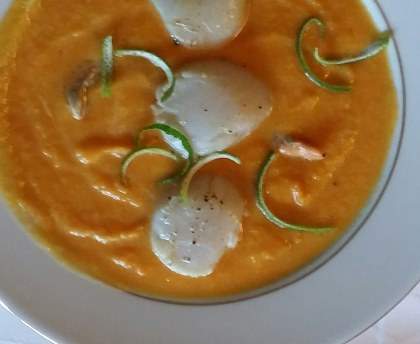 Saint-Jacques snackées au citron vert et velouté de butternut