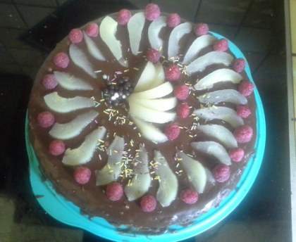 Sainte Aurore (gâteau chocolat- poire fourré mousse chocolat-framboise glaçage fudge)
