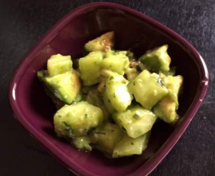 Salade à l'avocat et au concombre des îles
