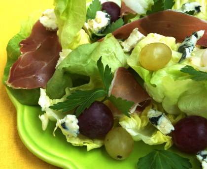 SALADE AU RAISIN ET ROQUEFORT