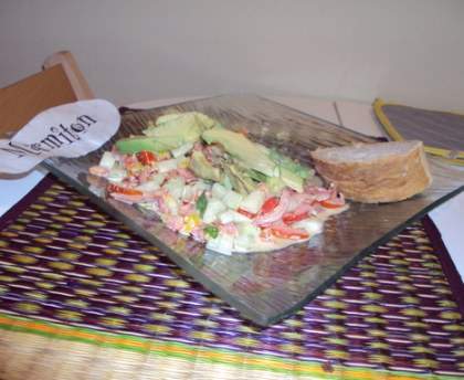 Salade aux deux poivrons, avocat, tomate, concombre