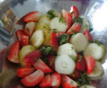 Salade concombres et fraises