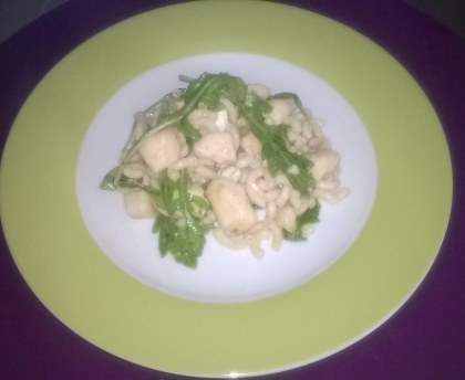 Salade coquillettes, poire et roquefort
