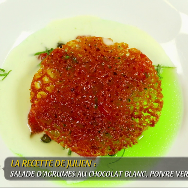 Salade d'agrumes au poivre vert, menthe et chocolat blanc