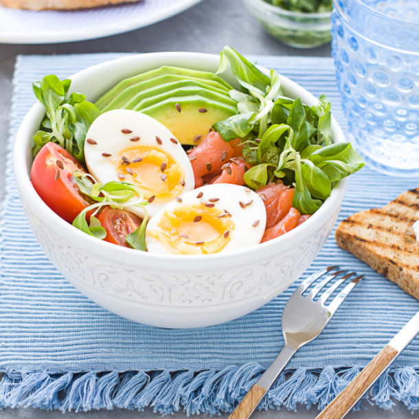 Salade d'avocat, tomate et oeuf