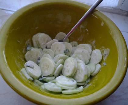 Salade de concombre à la crème et à la menthe