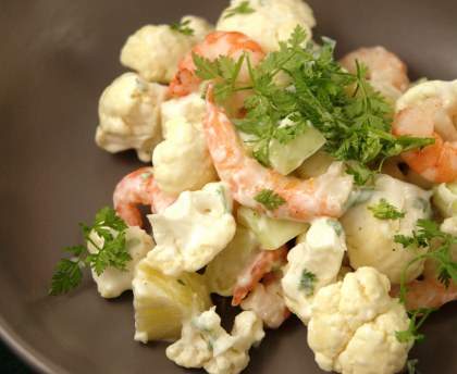 Salade de concombre, chou-fleur et crevettes à la Roscoff