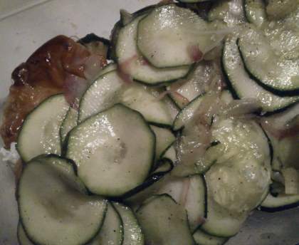 Salade de courgettes au chèvre et jambon croustillant