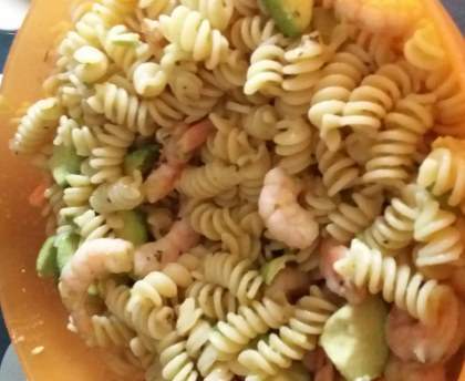Salade de fusilli crevettes et avocats