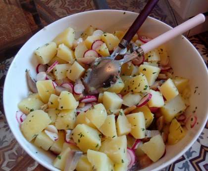 Salade de harengs, pommes de terre et radis