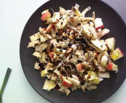 Salade de légumes d'hiver aux amandes et au paprika