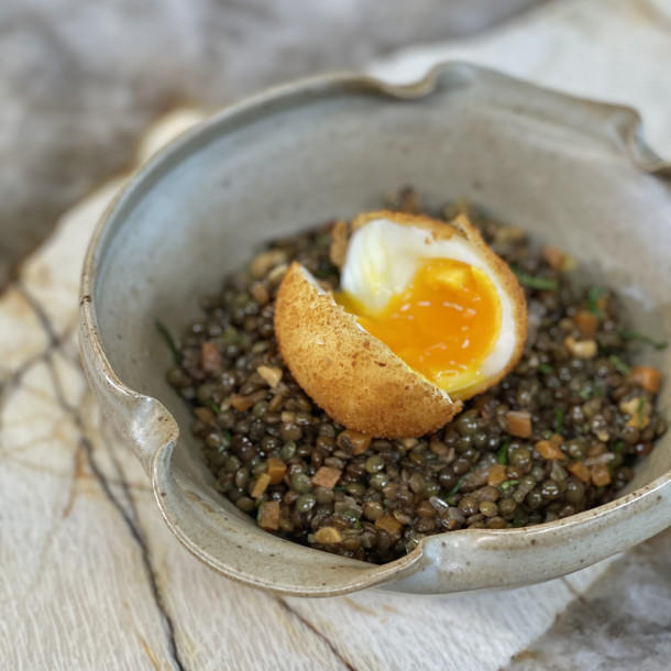 Salade de lentilles à la cannelle, œufs mollets