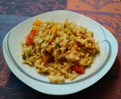 Salade de pâtes au poulet et légumes d'été