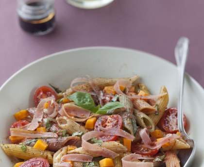 Salade de pâtes, jambon cru, mimolette