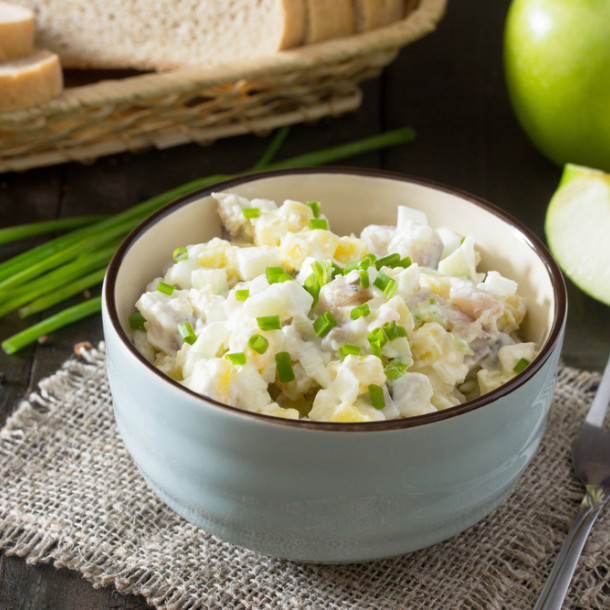Salade de pommes de terre, hareng et œuf