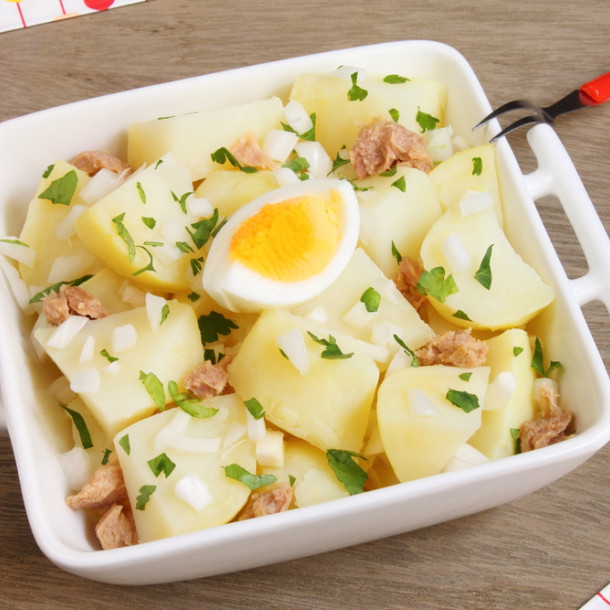 Salade de pommes de terre, thon et oeuf