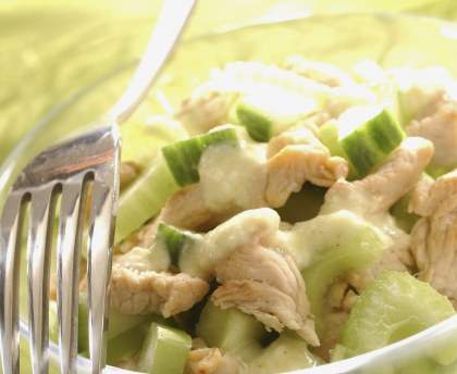 Salade de poulet, concombre et céleri