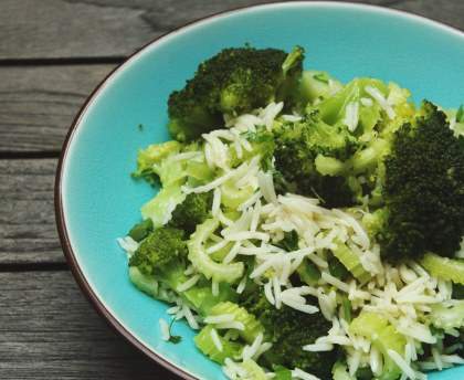 Salade de riz aux brocolis et au céleri