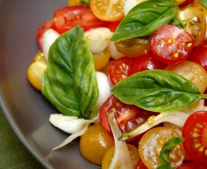 Salade de tomates cerises aux oignons frais