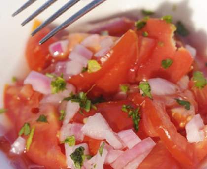 Salade de tomates et oignon rouge