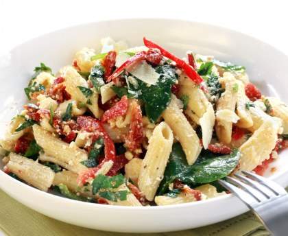 Salade d'été à la mâche et tomates séchées