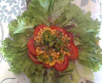 Salade d'été ultra simple en forme de fleur