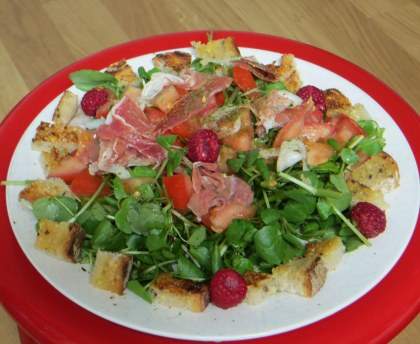Salade gourmande de Marina au cresson, tomate, et jambon