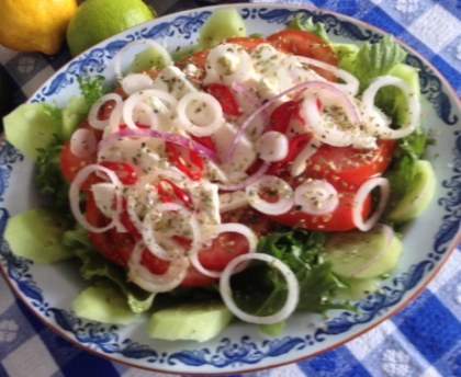 Salade grecque en verre de concombre