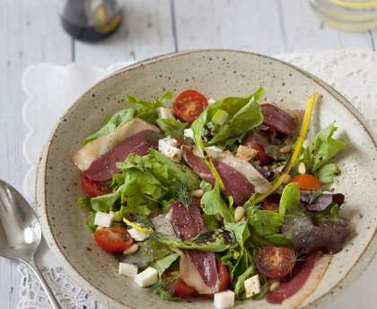 Salade mesclun au magret de canard