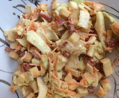 Salade rafraîchissante au chou blanc, pommes et carottes