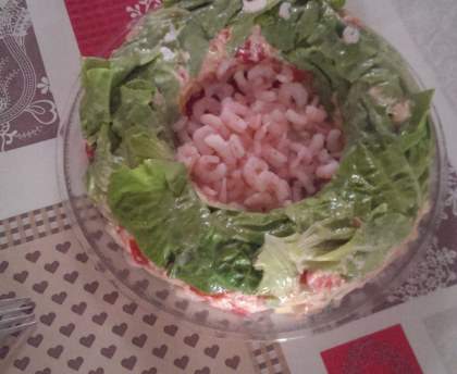 Salade rafraichissante sur lit de crevettes
