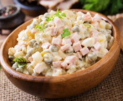 Salade tiède de pommes de terre au cervelas