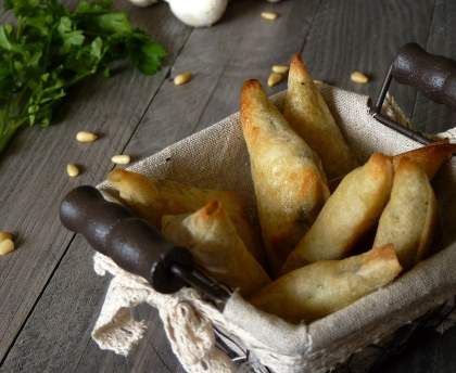 Samoussas de chèvre, pignon et champignons