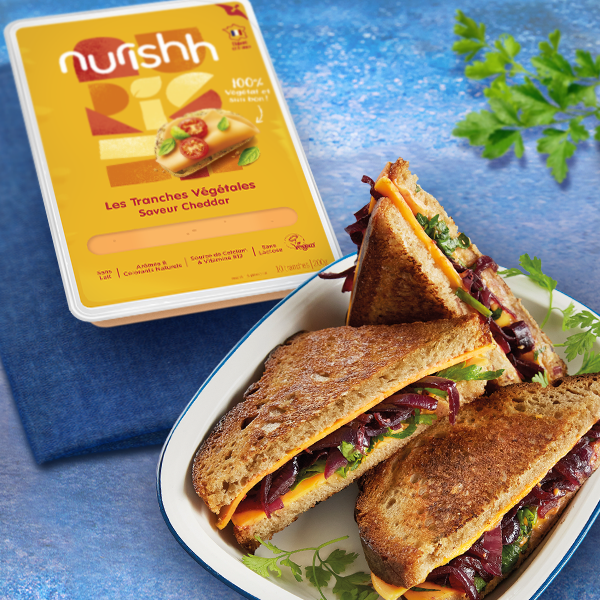 Sandwich grillé aux oignons caramélisés et tranches végétales saveur Cheddar Nurishh® 