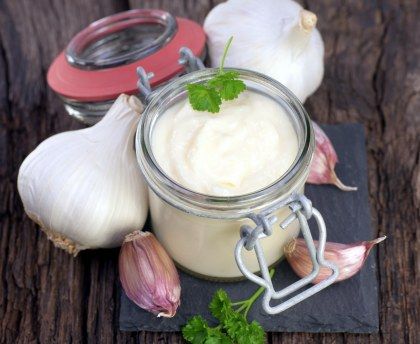 Sauce à l'ail et au yaourt onctueux