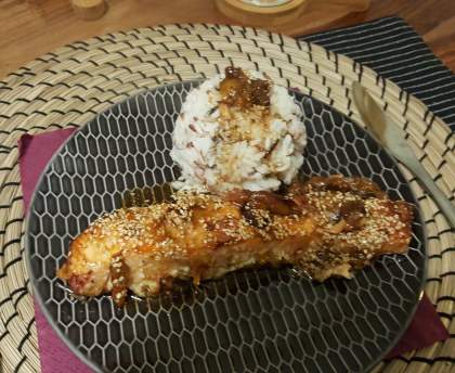 Saumon en croûte d'épices et prunes