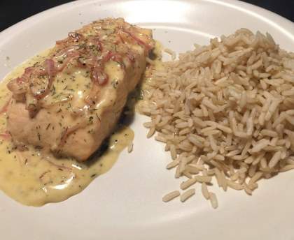 Saumon poêlé et sa sauce citronnée à l'aneth