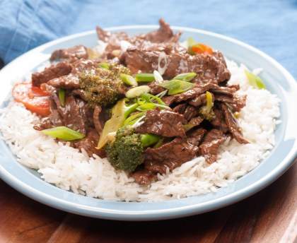 Sauté de boeuf 5 épices aux oignons