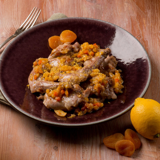 Sauté de lapin aux abricots